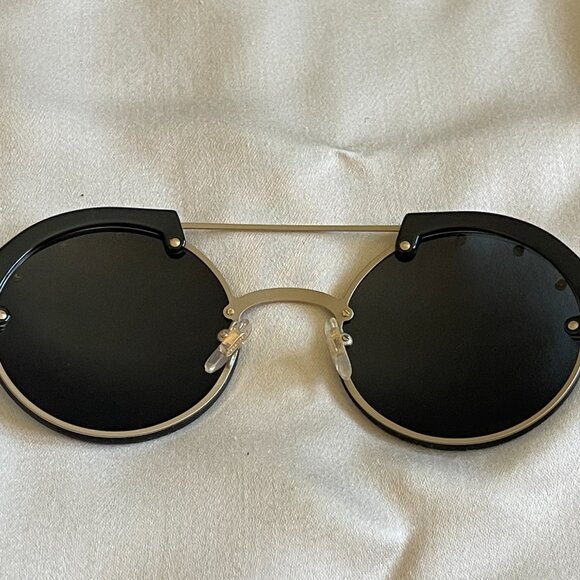 Versace Sunglasses - Picture 5 of 12